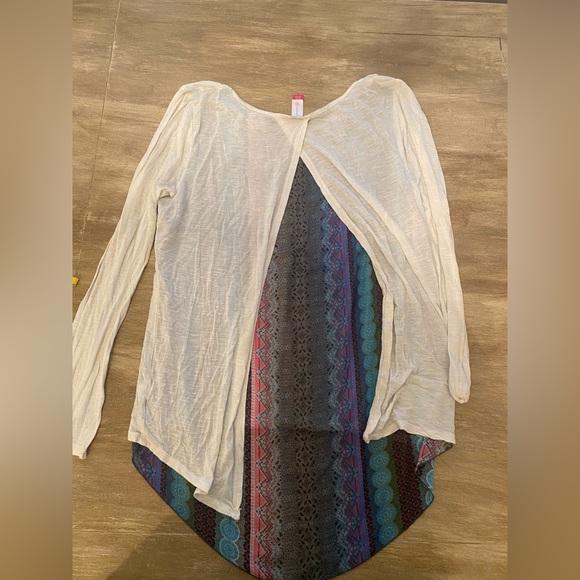 Light and colorful 3/4 length tee - Picture 3 of 3